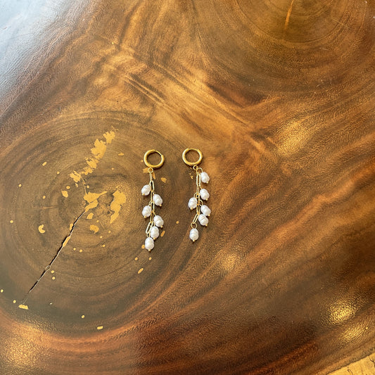 Arete Huggie Perlas Mita Del Desierto