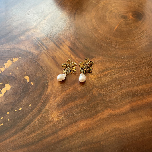 Arete Flor Perla Del Desierto